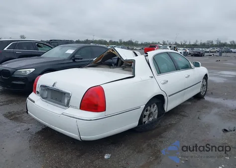 2010 Lincoln Town Car Signature Limited из США, поврежденный, VIN 2LNBL8CV3AX628381